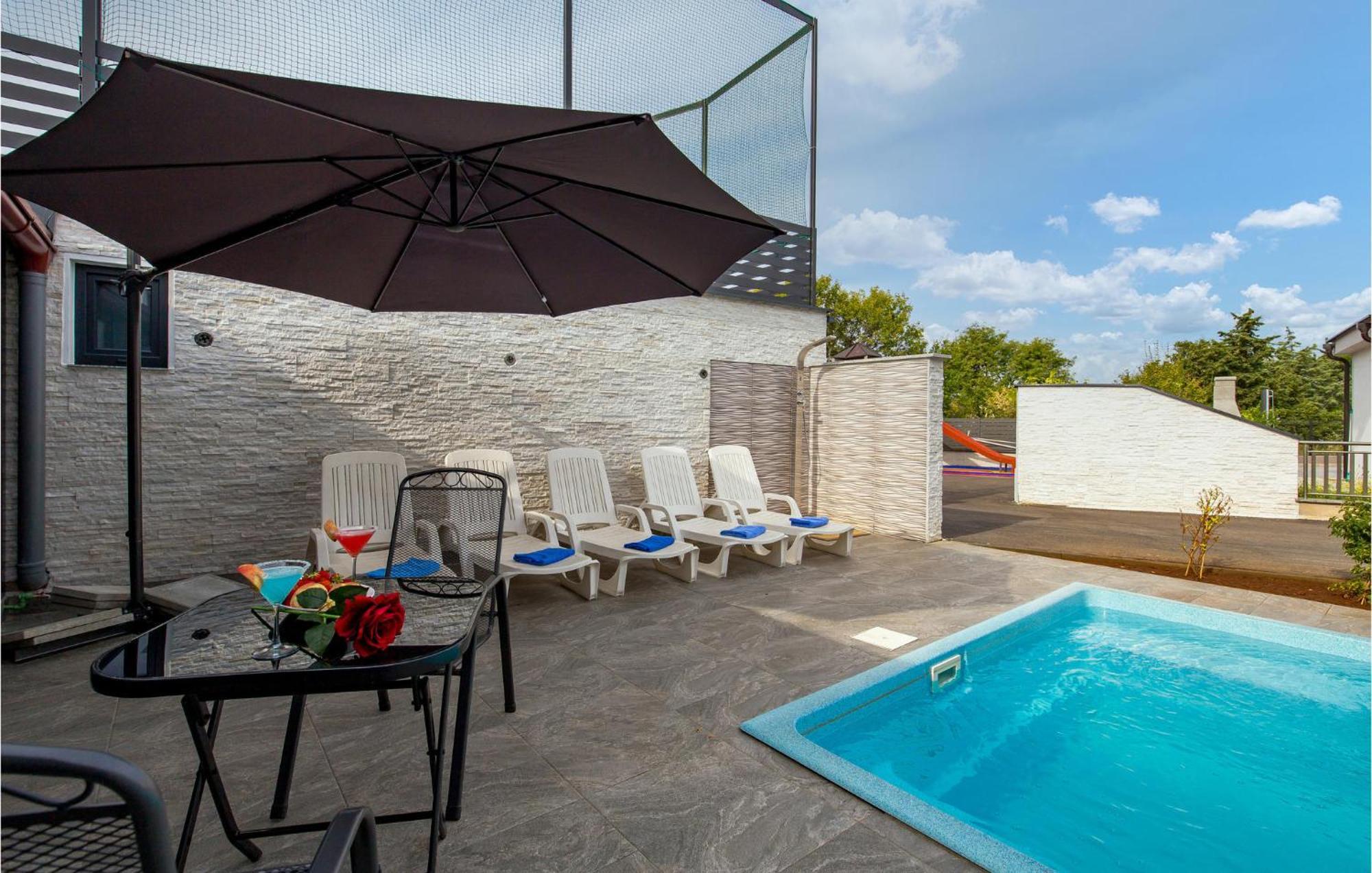 1 Bedroom Beautiful Apartment In Vrh Exterior foto
