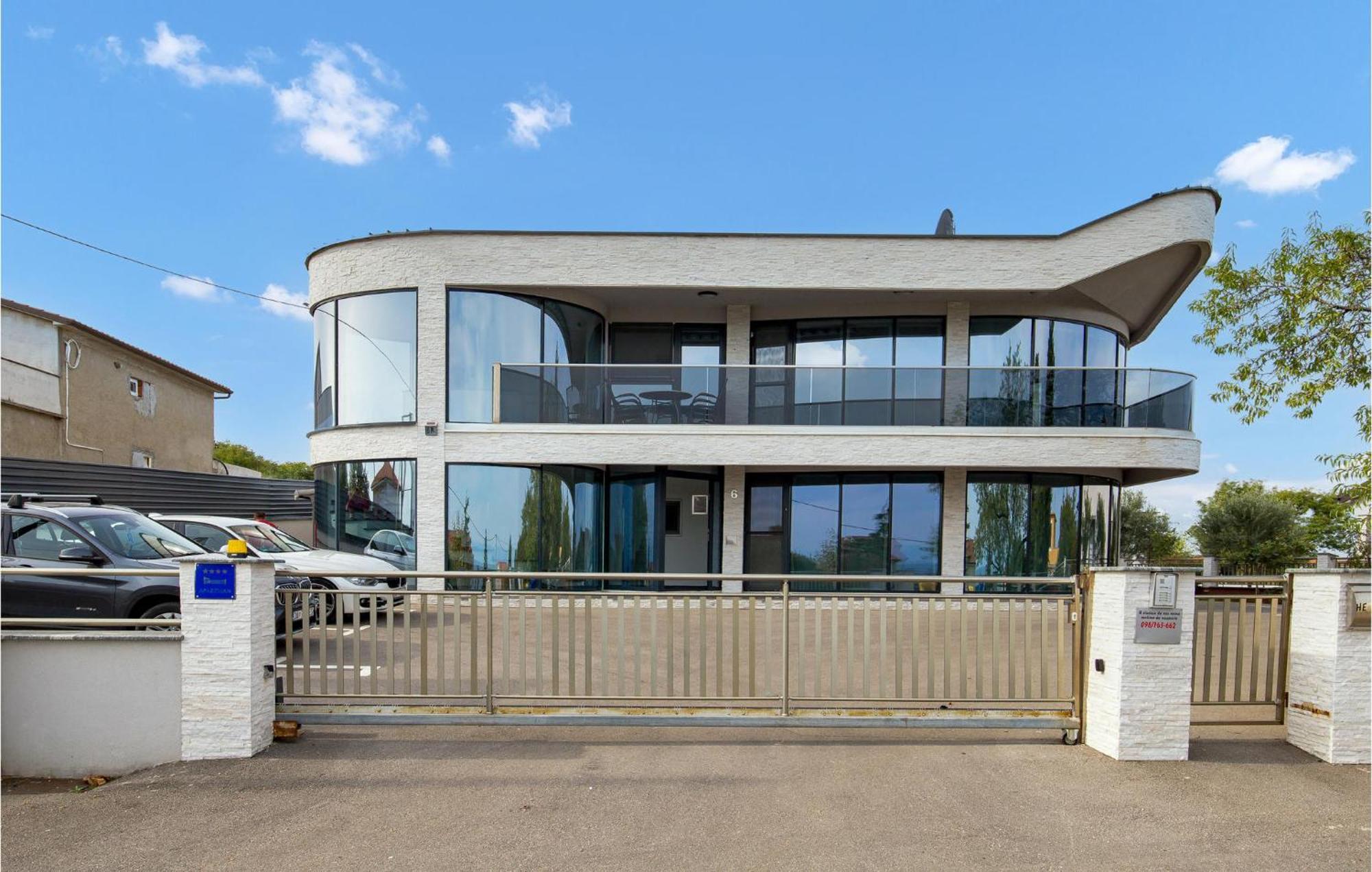 1 Bedroom Beautiful Apartment In Vrh Exterior foto