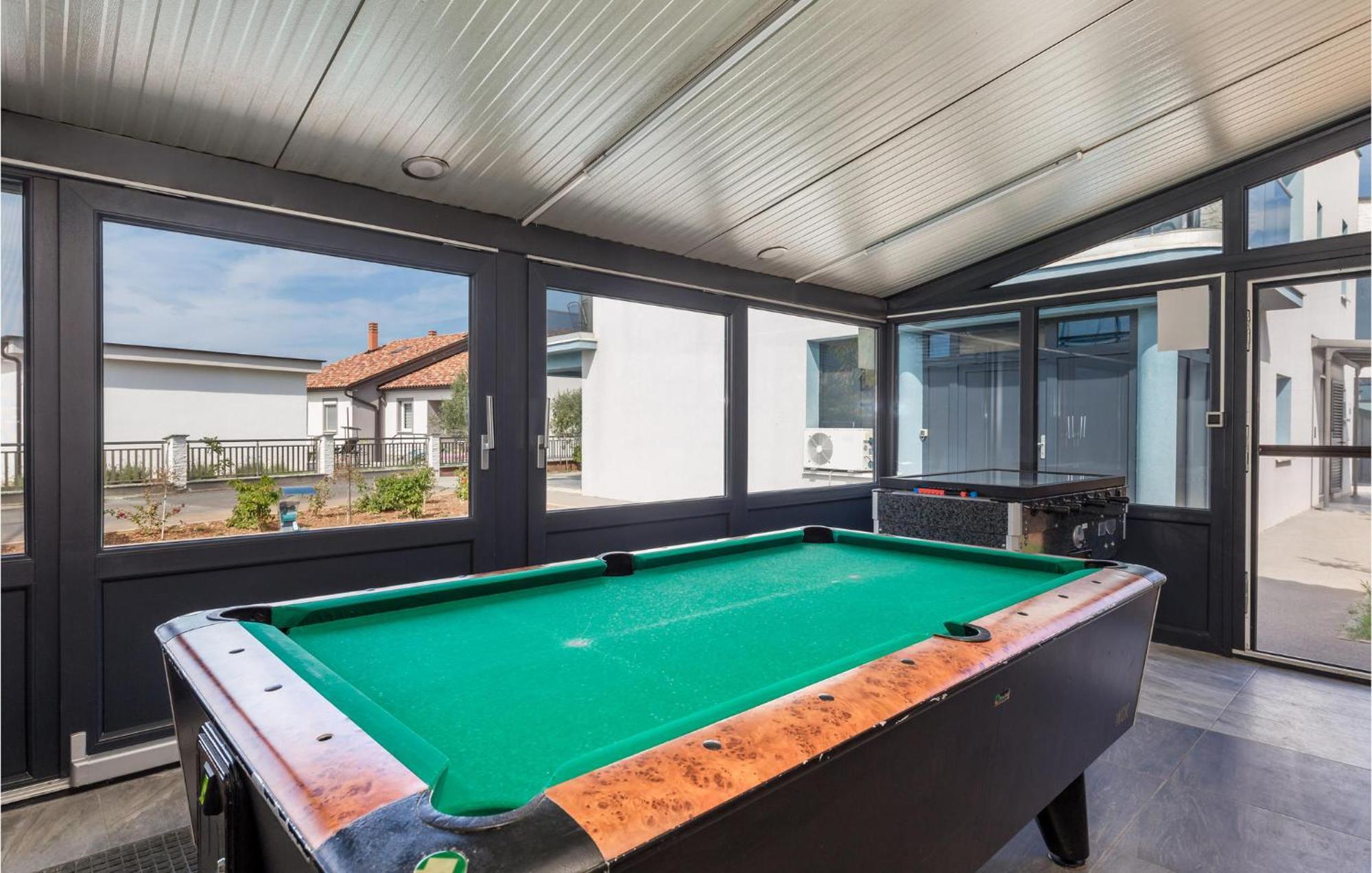 1 Bedroom Beautiful Apartment In Vrh Exterior foto